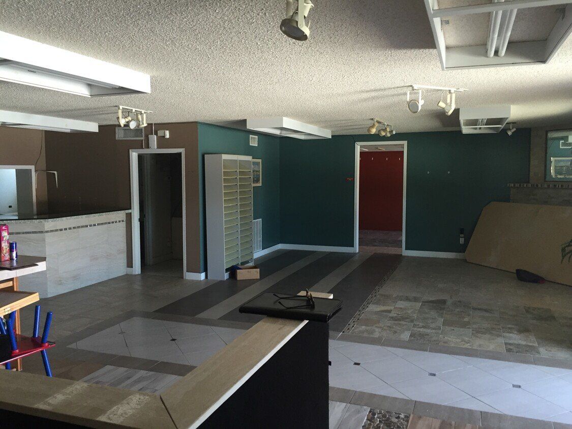 Storefront Retail Space For Lease: 334 Parkridge Ave, Orange Park, FL 32065